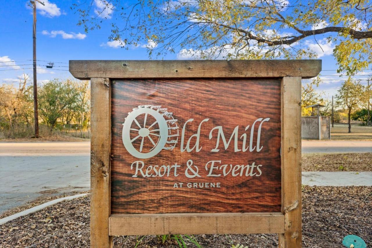 Old Mill Resort Нью Браунфелс Экстерьер фото